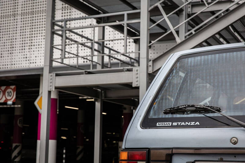 Кузов без центральной стойки и сдвижные двери: опыт владения Nissan Stanza Wagon 1986 года