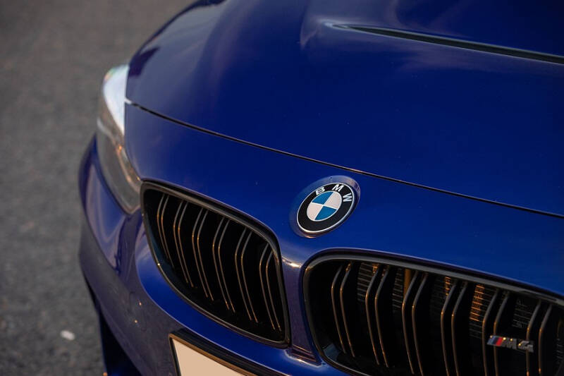 Карбоновый кардан, 460 сил и хлипкая подвеска: опыт владения BMW M4 CS I F82