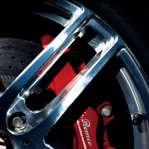 Alfa Romeo 8C от Officine Fioravanti: МКП вместо робота и масса других доработок