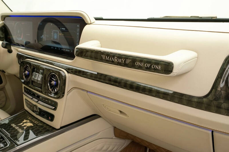 Золотой кирпич: уникальный удлинённый &laquo;гелик&raquo; от Mansory с 900-сильным V8
