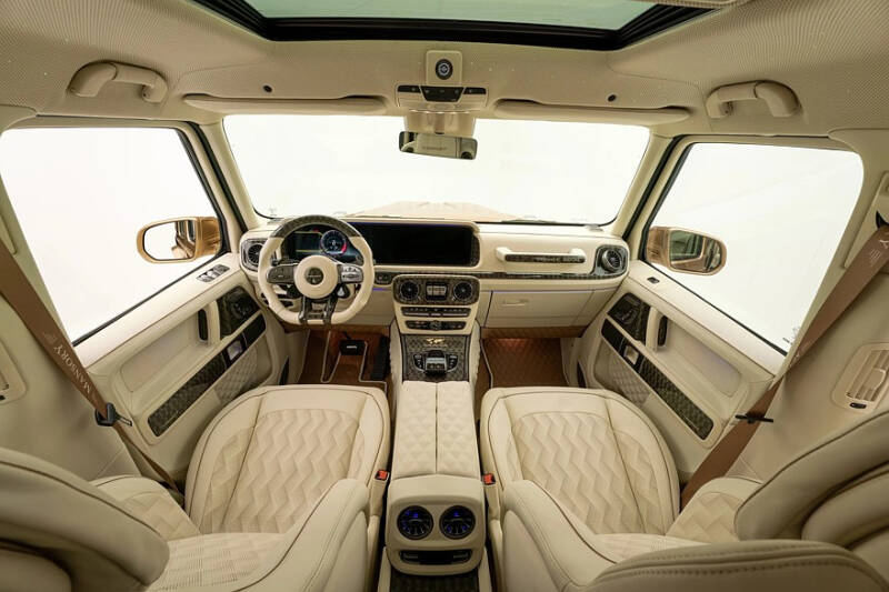 Золотой кирпич: уникальный удлинённый &laquo;гелик&raquo; от Mansory с 900-сильным V8