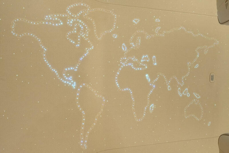 Золотой кирпич: уникальный удлинённый &laquo;гелик&raquo; от Mansory с 900-сильным V8