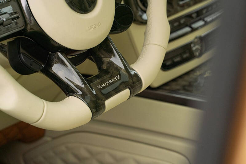 Золотой кирпич: уникальный удлинённый &laquo;гелик&raquo; от Mansory с 900-сильным V8