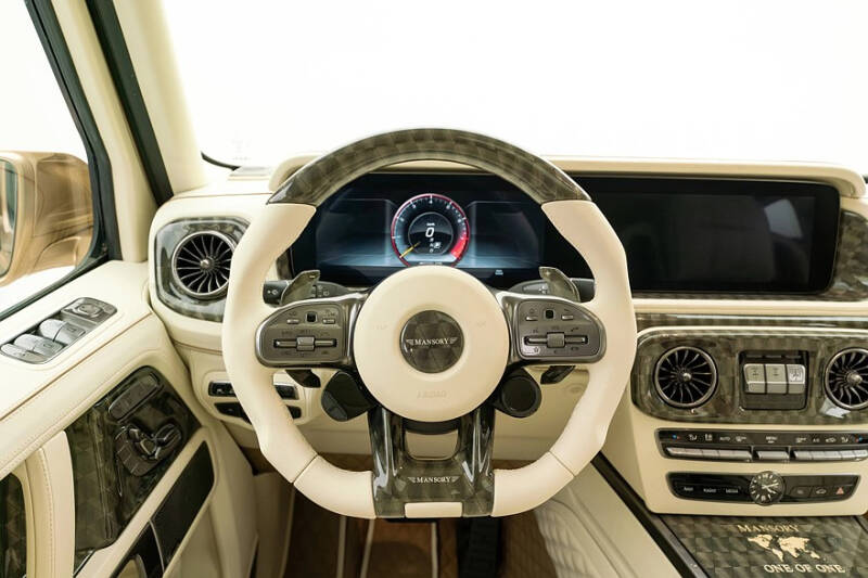 Золотой кирпич: уникальный удлинённый &laquo;гелик&raquo; от Mansory с 900-сильным V8